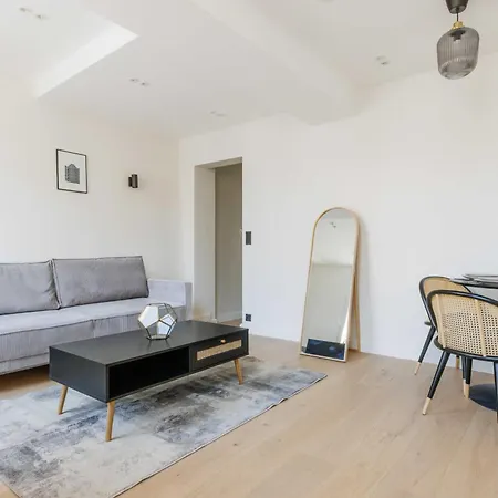 Lovely 1bdr Sentier Grands Blv