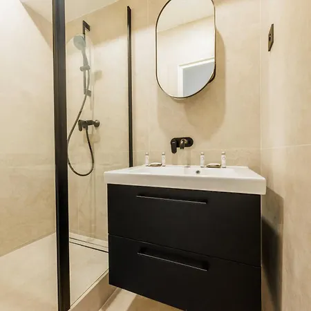 Lovely 1bdr Sentier Grands Blv Апартаменты *